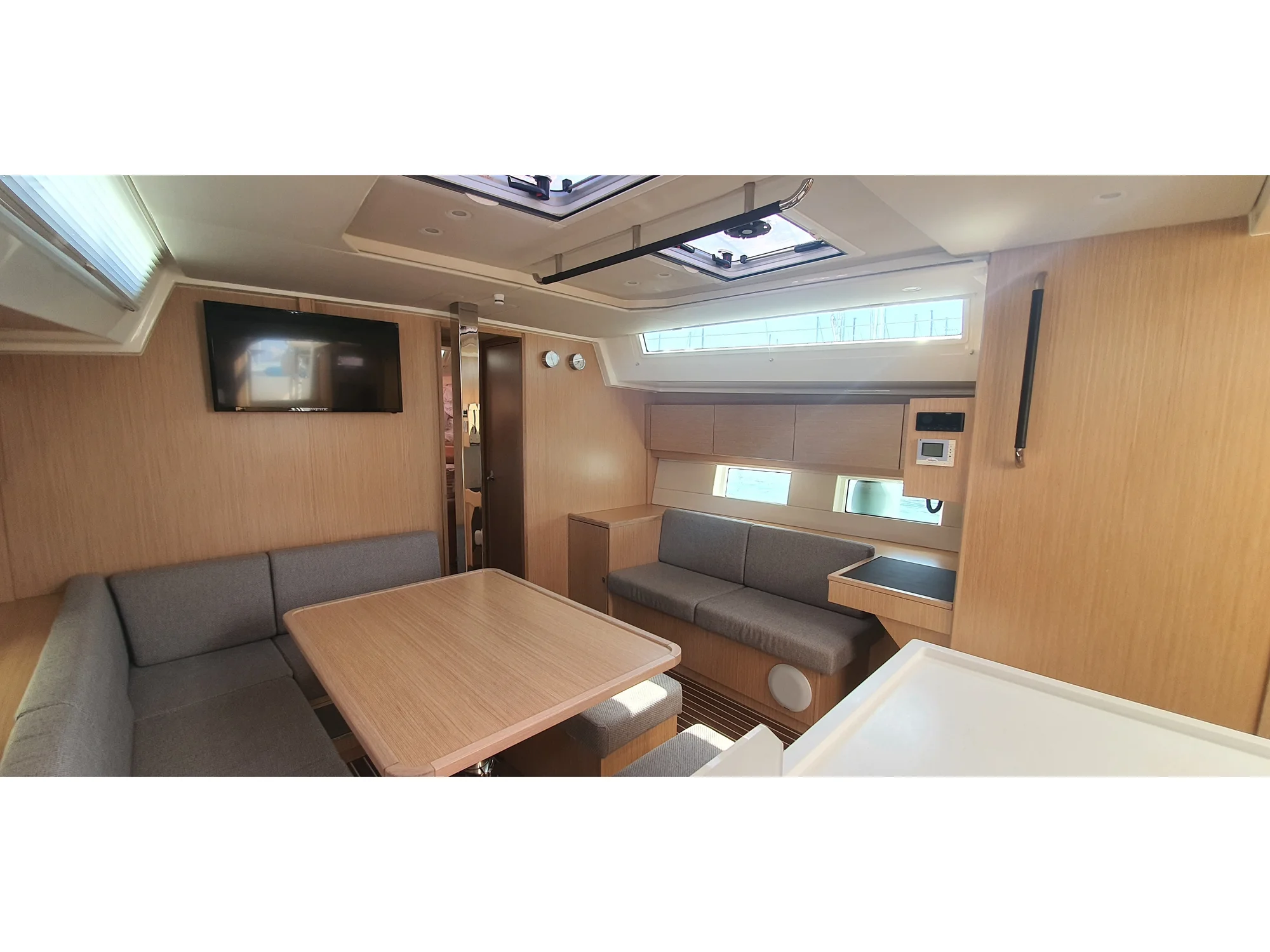 2020 Bavaria C45 Style 4 Cabin image 5