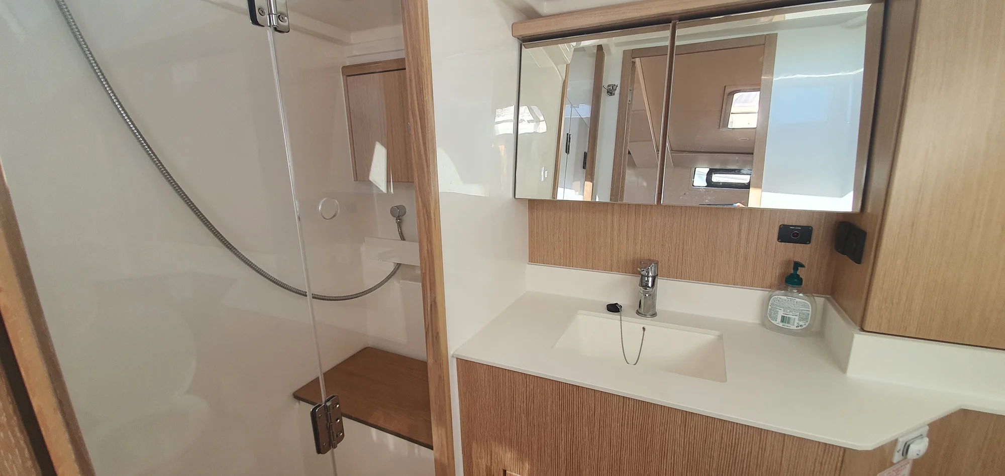 2020 Bavaria C45 Style 4 Cabin image 9