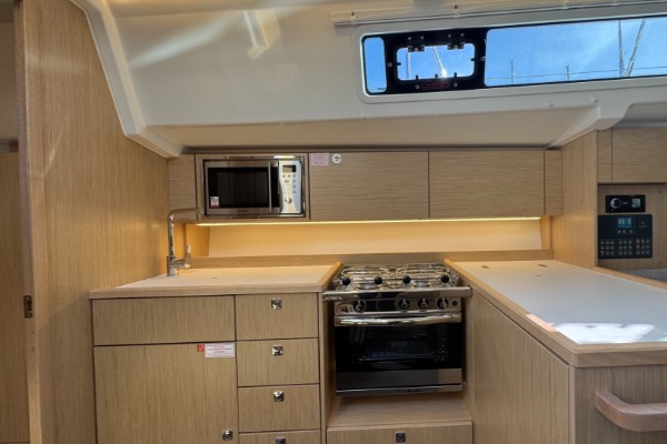 Bavaria C38 - Sommer Special additional image 2