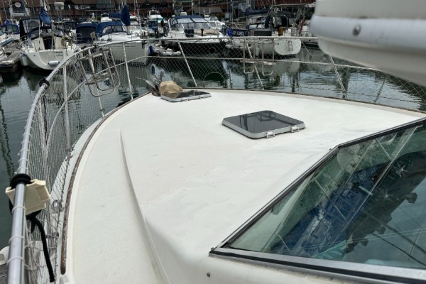 Sea Ray 355 Aft Cabin additional image 2