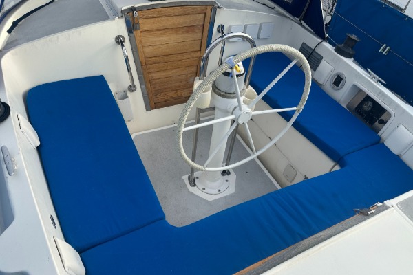 Moody 33 Mk II additional image 1