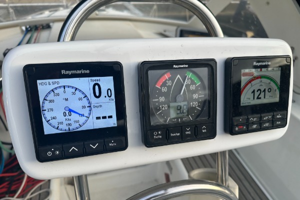 Beneteau Oceanis 36 CC additional image 3