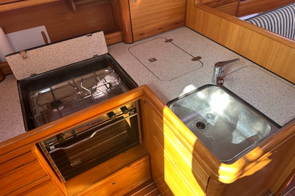 Bavaria 37 Cruiser additional image 6