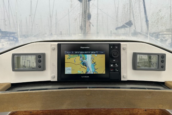 Dufour  32 Classic additional image 3