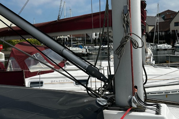 Beneteau Oceanis 31 additional image 2