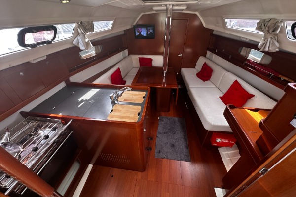 Beneteau Oceanis 31 additional image 5