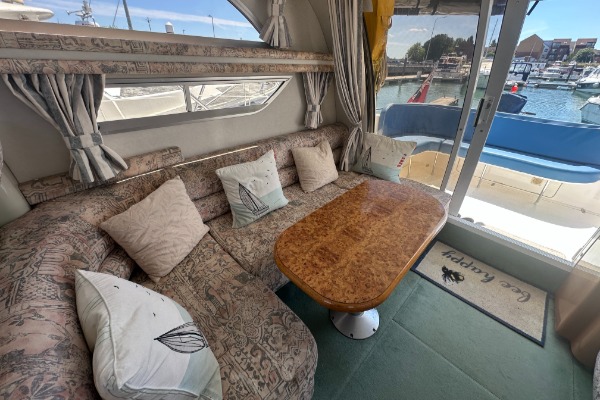 Sealine 330 Statesman additional image 4