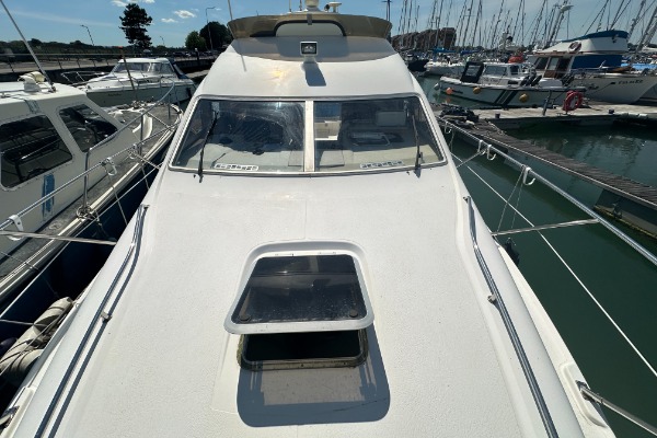 Sealine 330 Statesman additional image 3