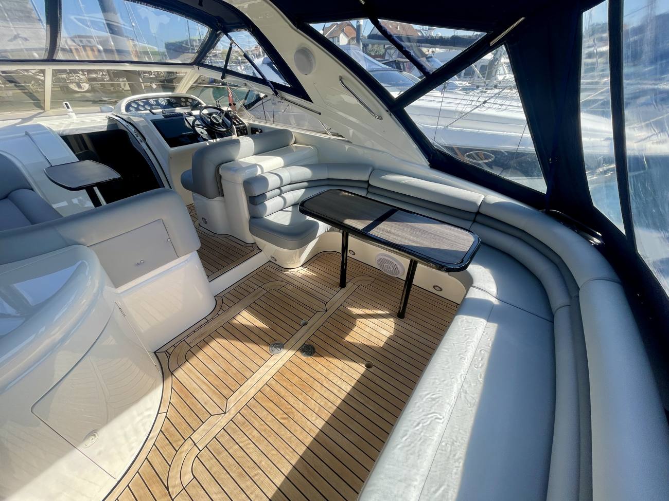 1999 Princess V40 image 20