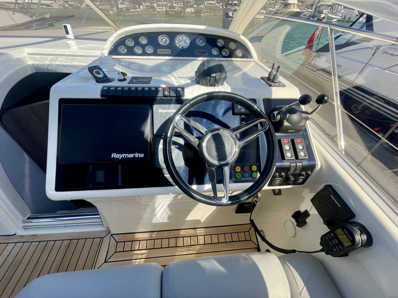 1999 Princess V40 image 23