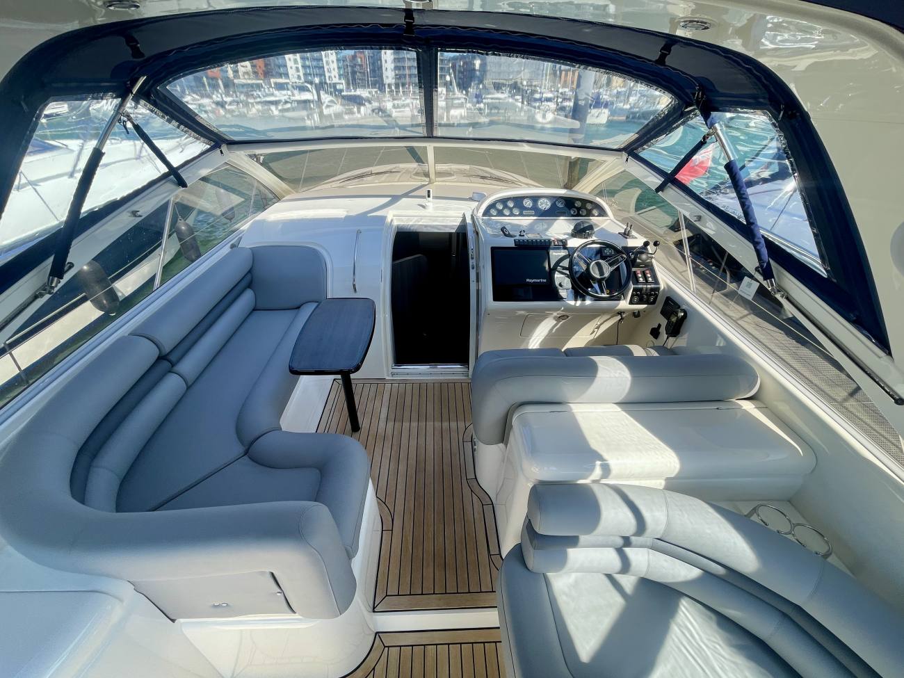 1999 Princess V40 image 21