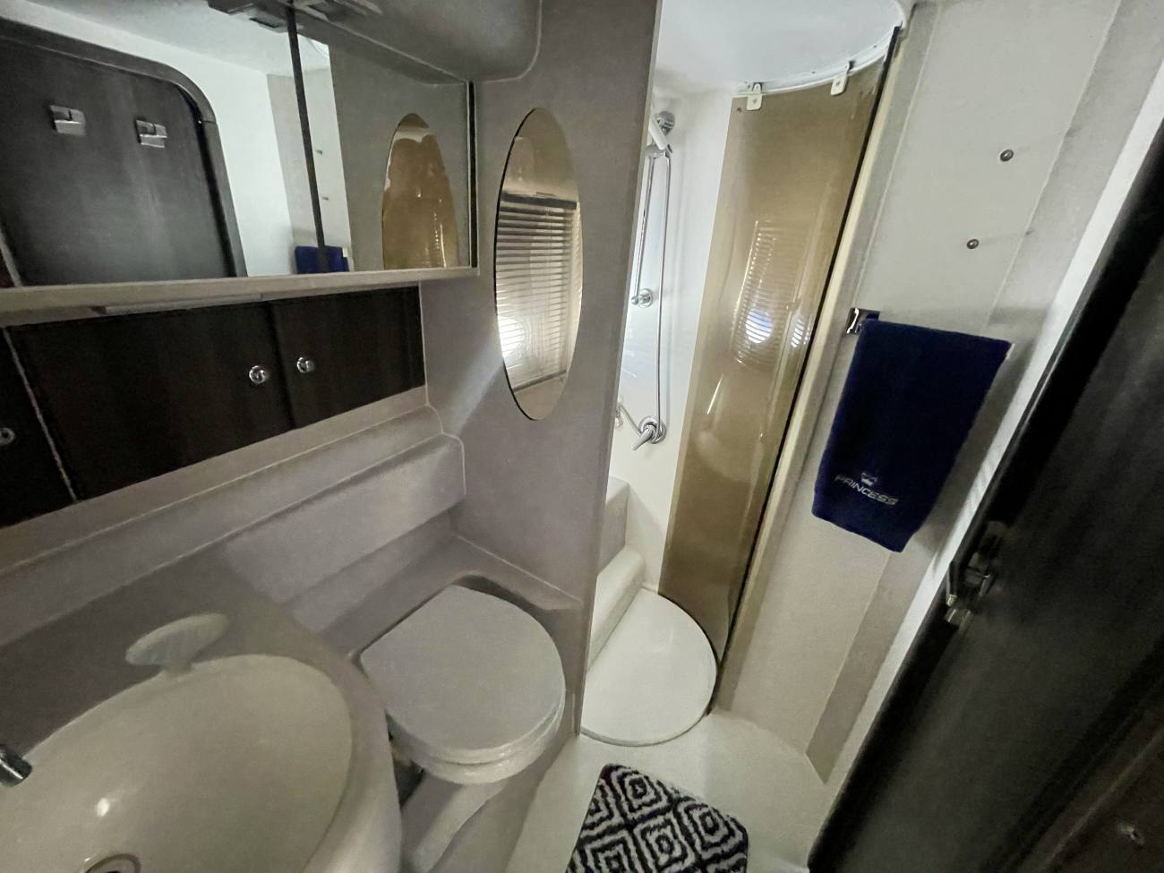 1999 Princess V40 image 4