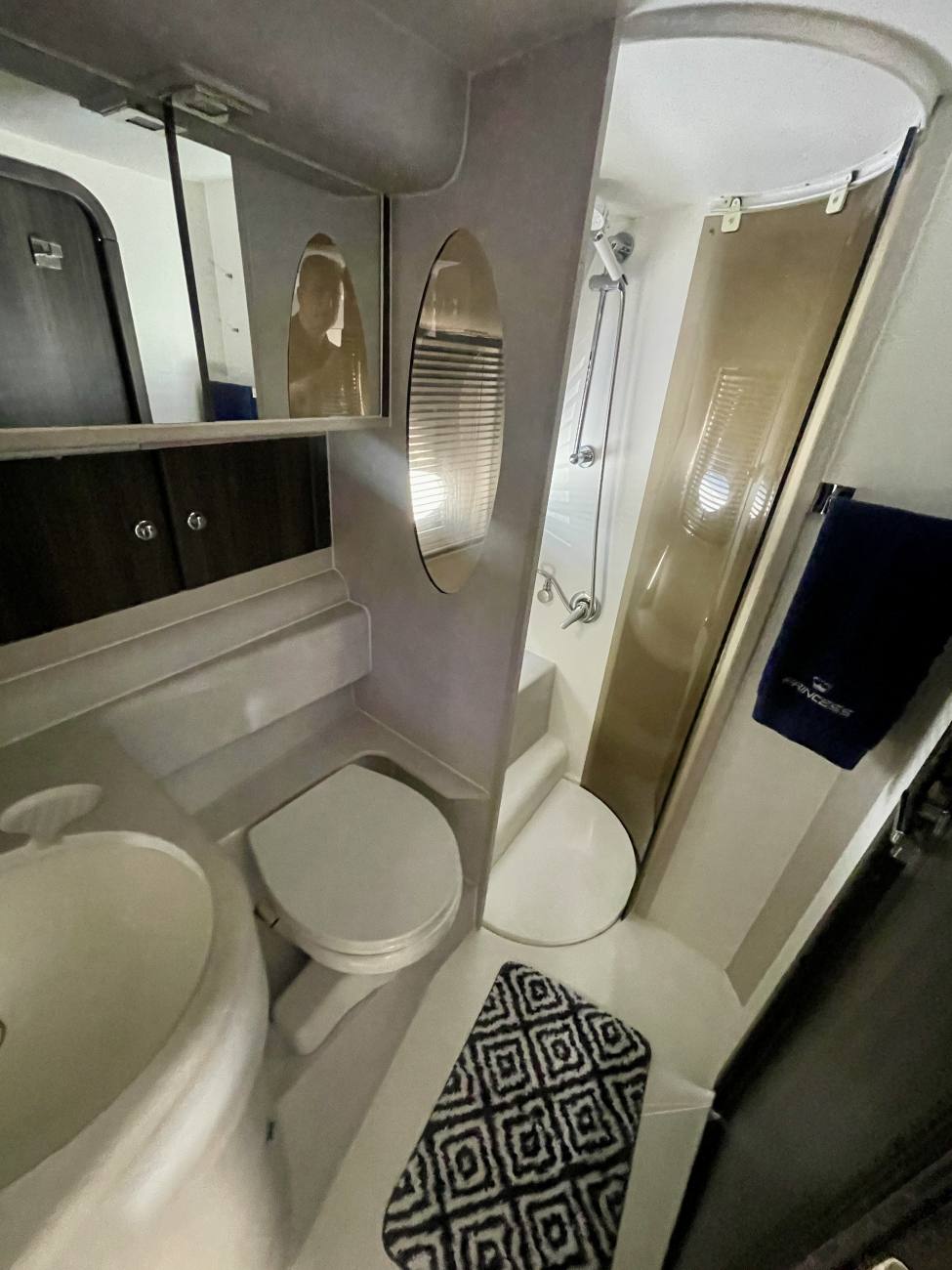 1999 Princess V40 image 5