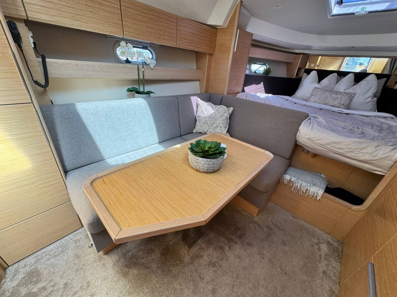 2022 Bavaria S33 Open image 3