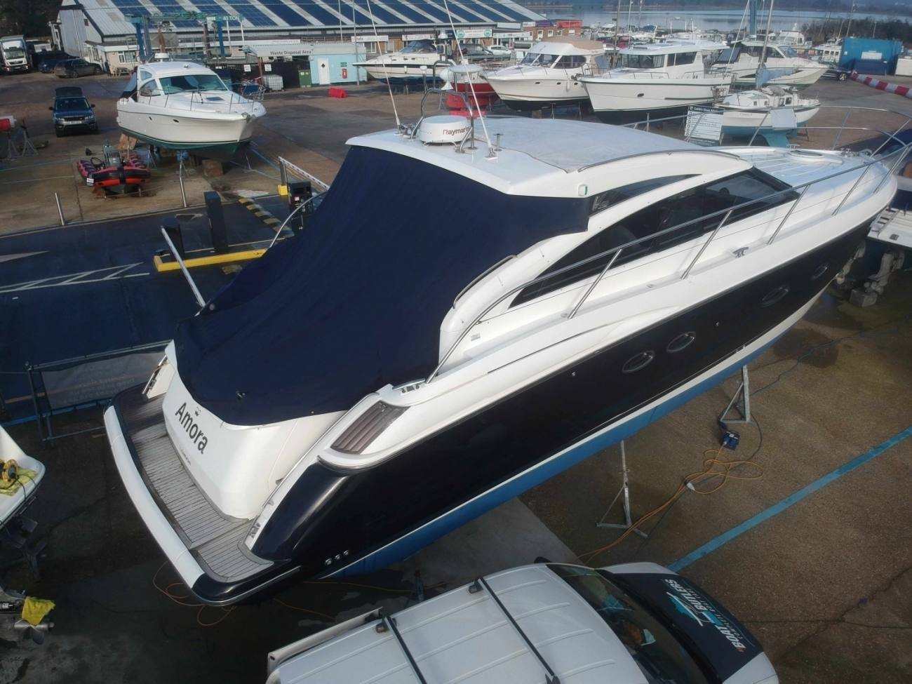 2011 Princess V42 image 16