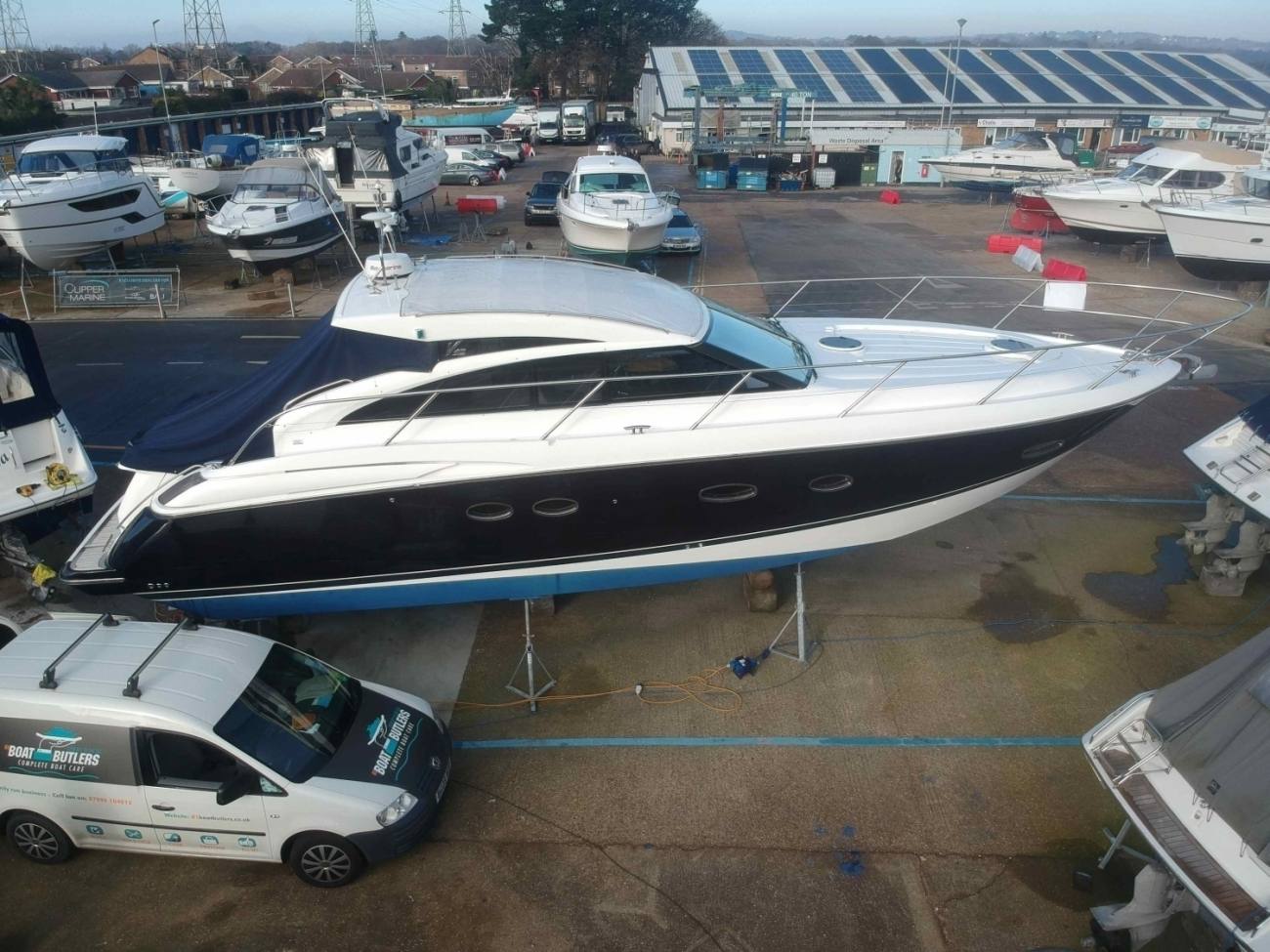 2011 Princess V42 image 17