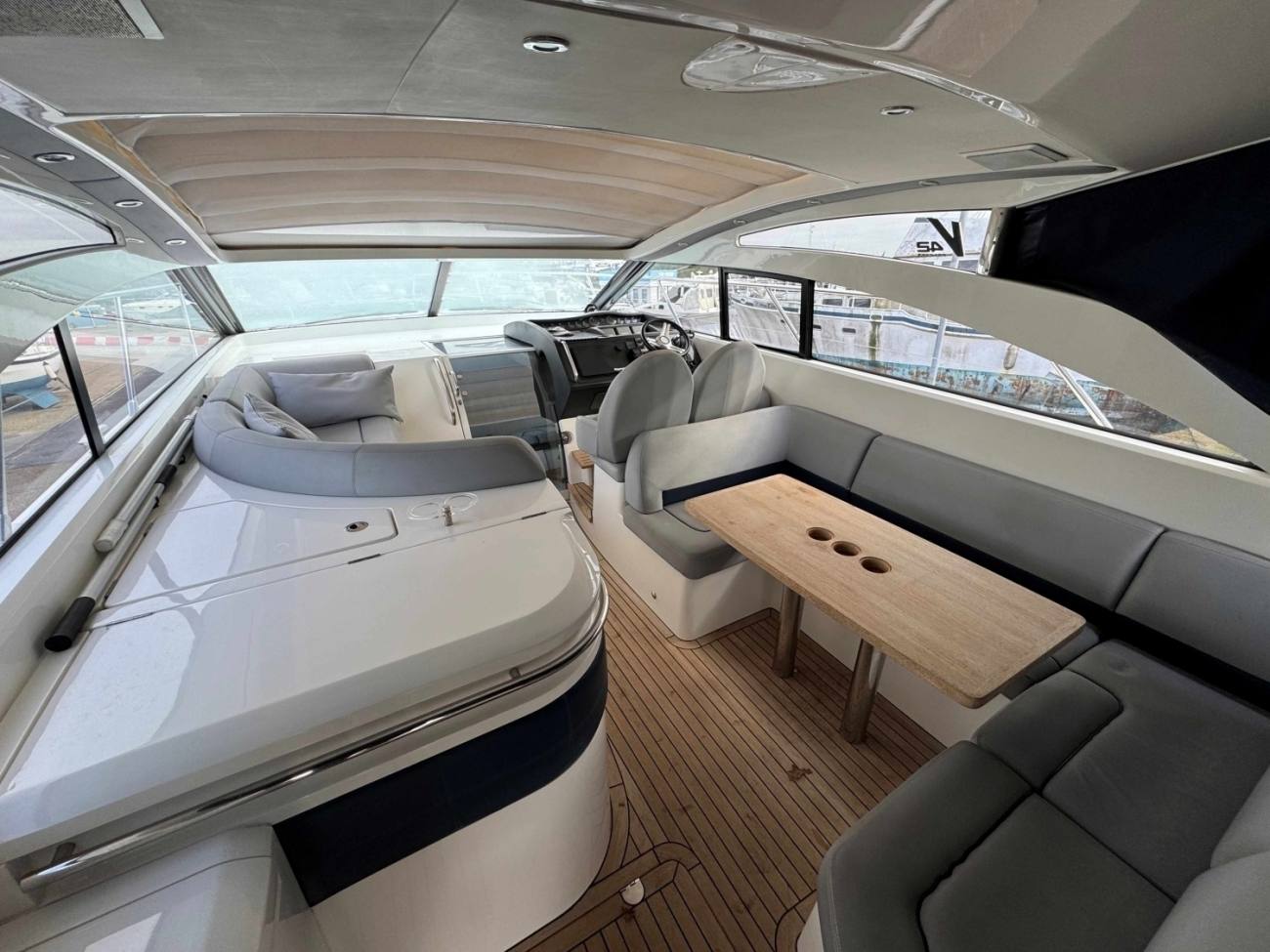 2011 Princess V42 image 19
