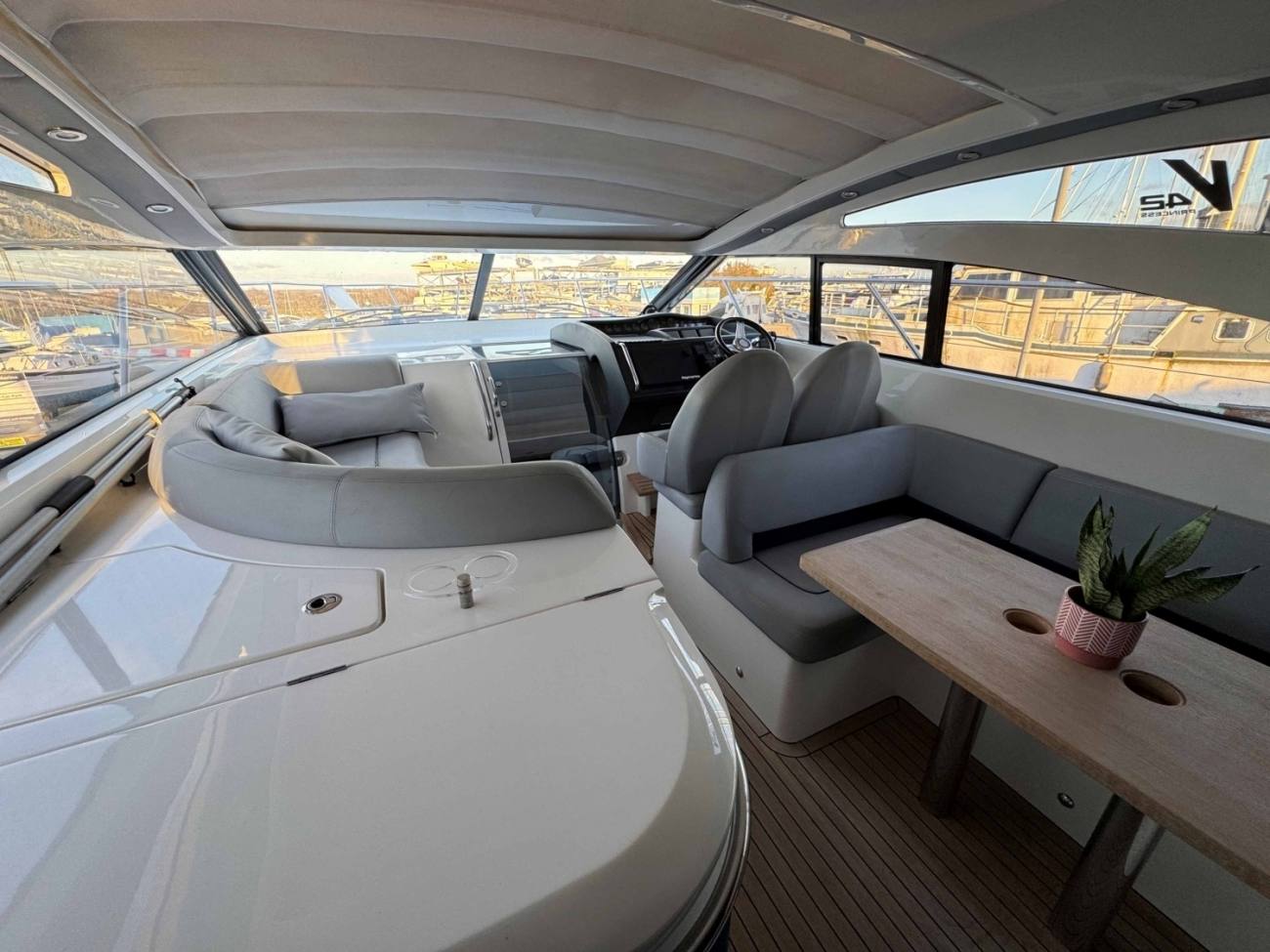 2011 Princess V42 image 23