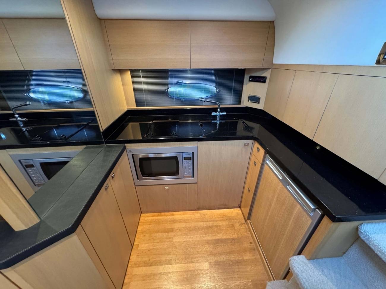 2011 Princess V42 image 30