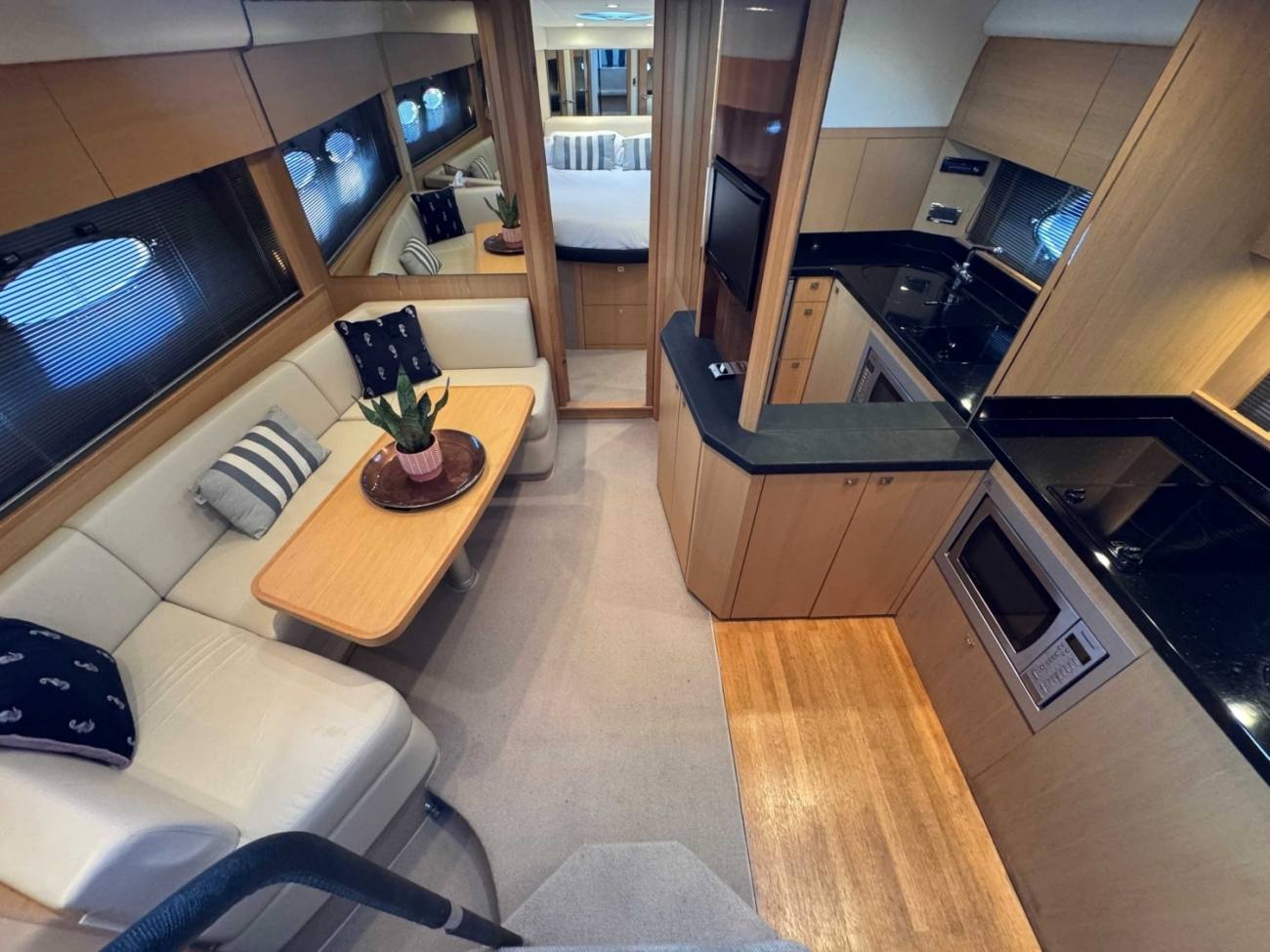 2011 Princess V42 image 2