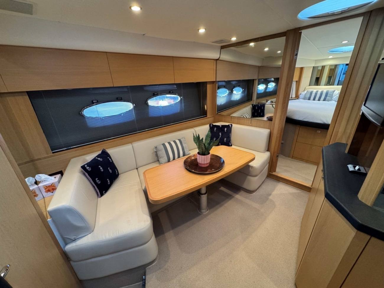 2011 Princess V42 image 3