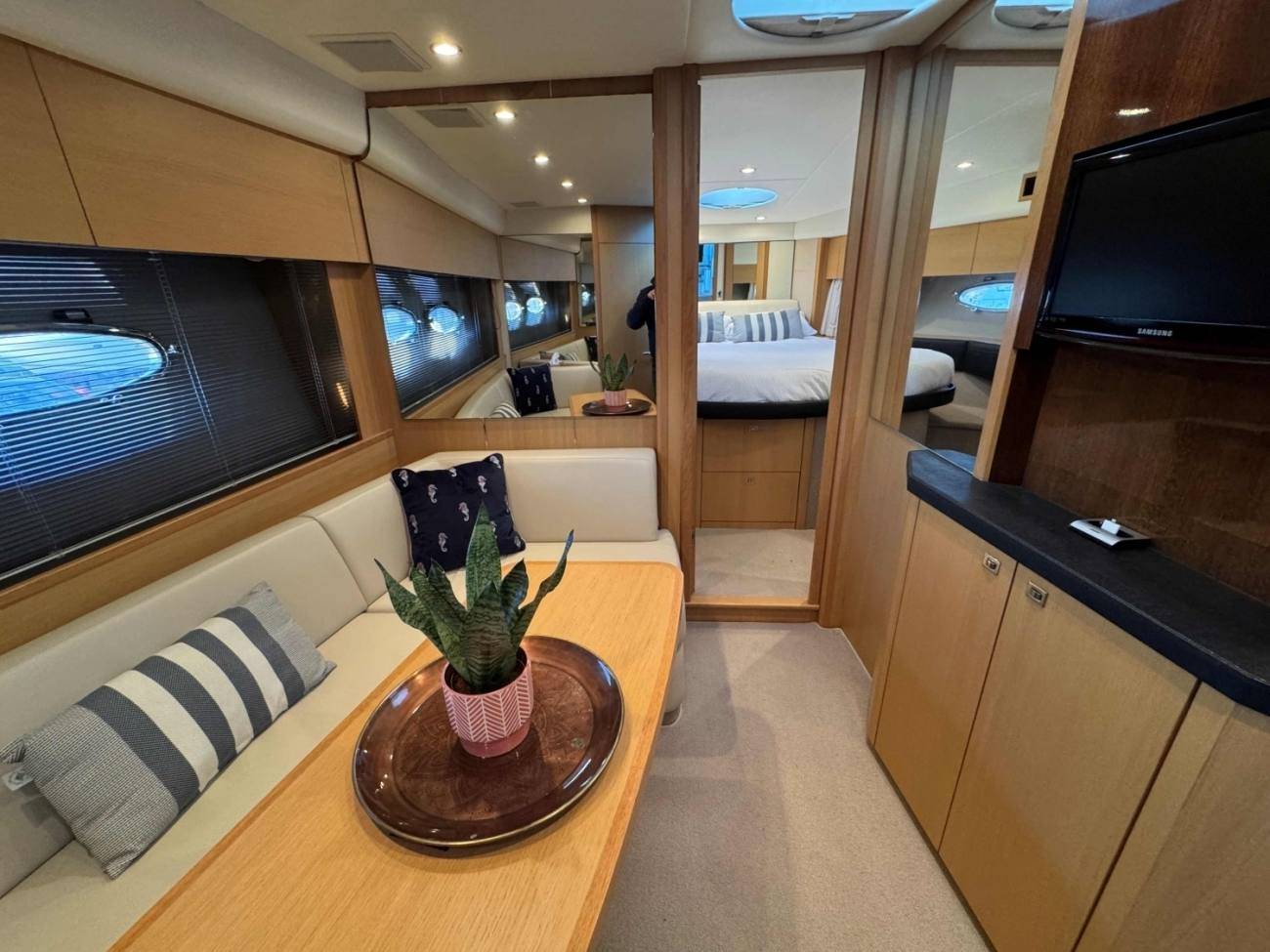 2011 Princess V42 image 4