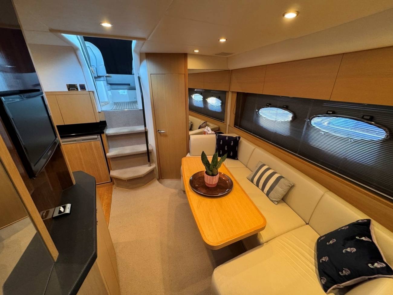 2011 Princess V42 image 5