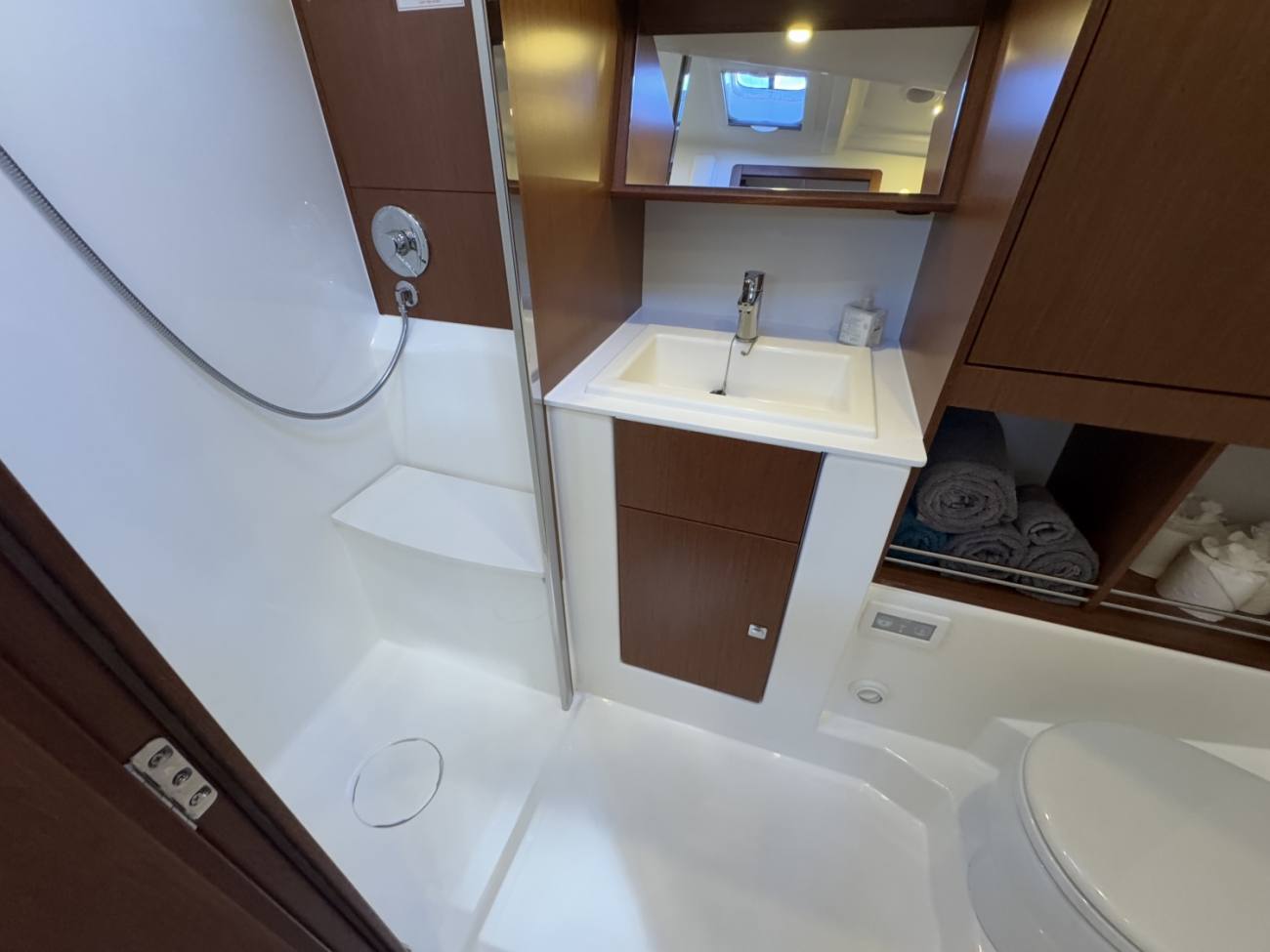 2017 Bavaria Cruiser 51 image 10
