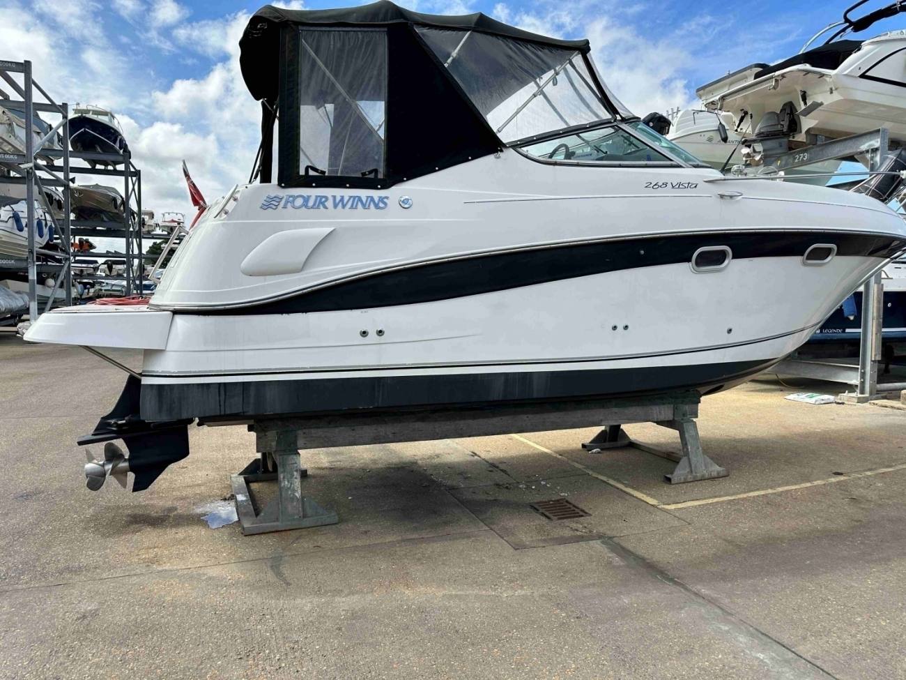 2001 Four Winns 268 Vista image 13