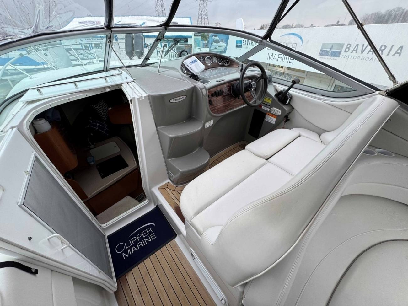 2001 Four Winns 268 Vista image 17