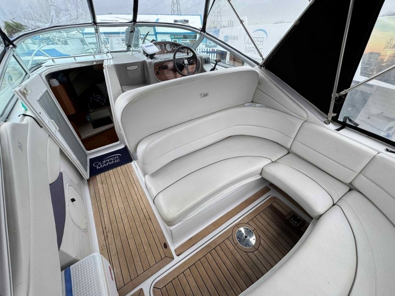 2001 Four Winns 268 Vista image 18
