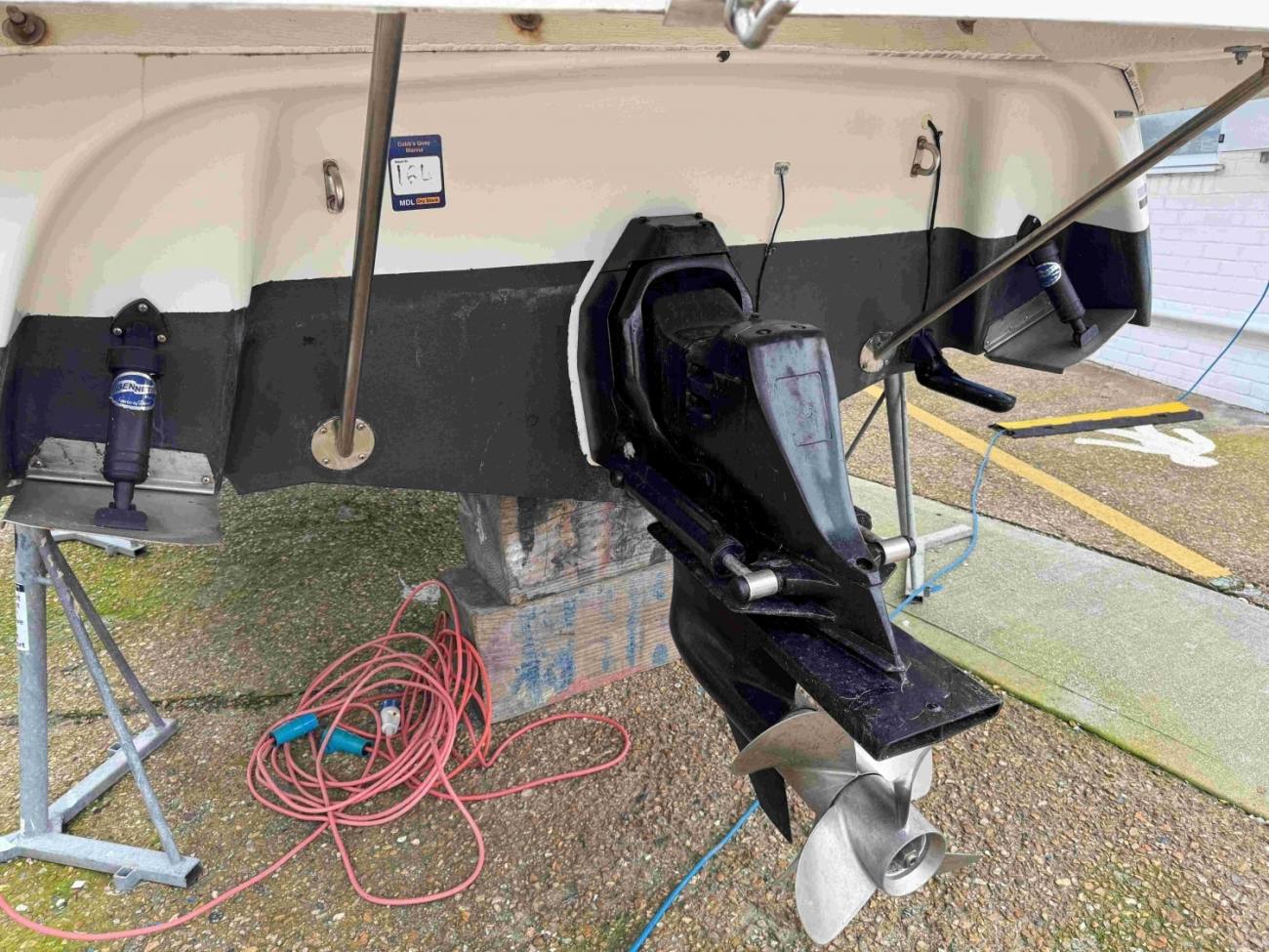 2001 Four Winns 268 Vista image 9
