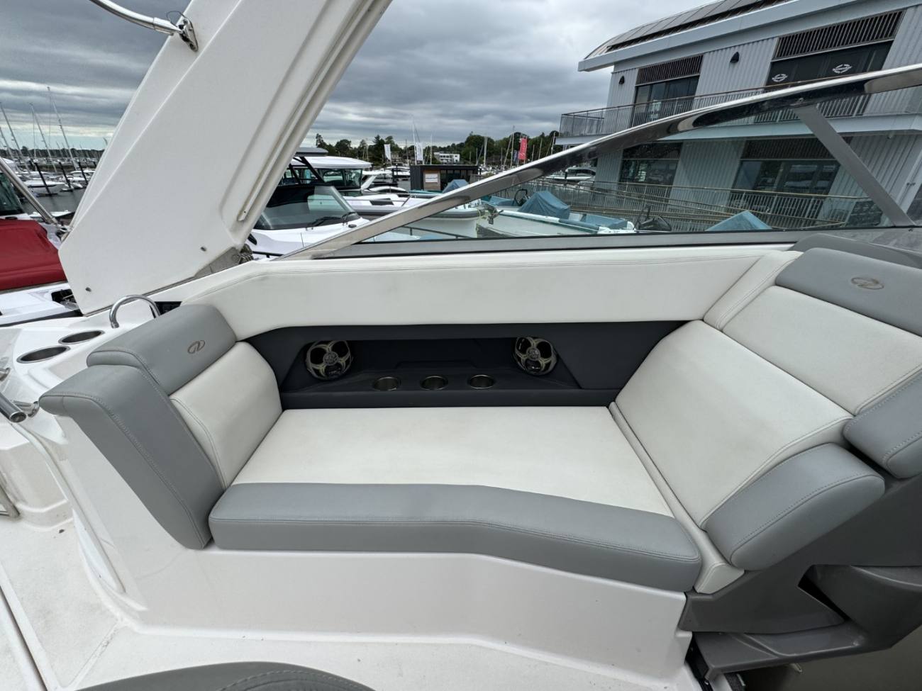 2015 28 Express image 23