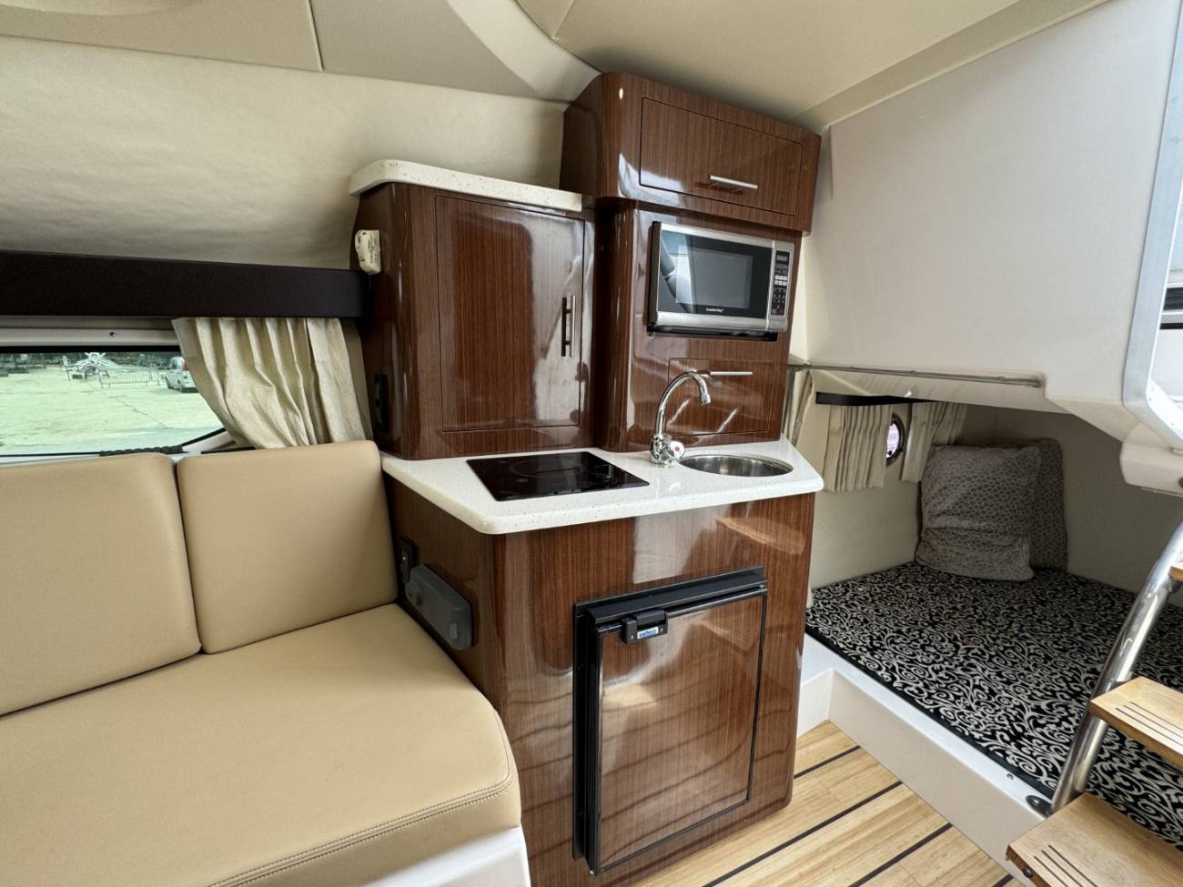 2015 28 Express image 3
