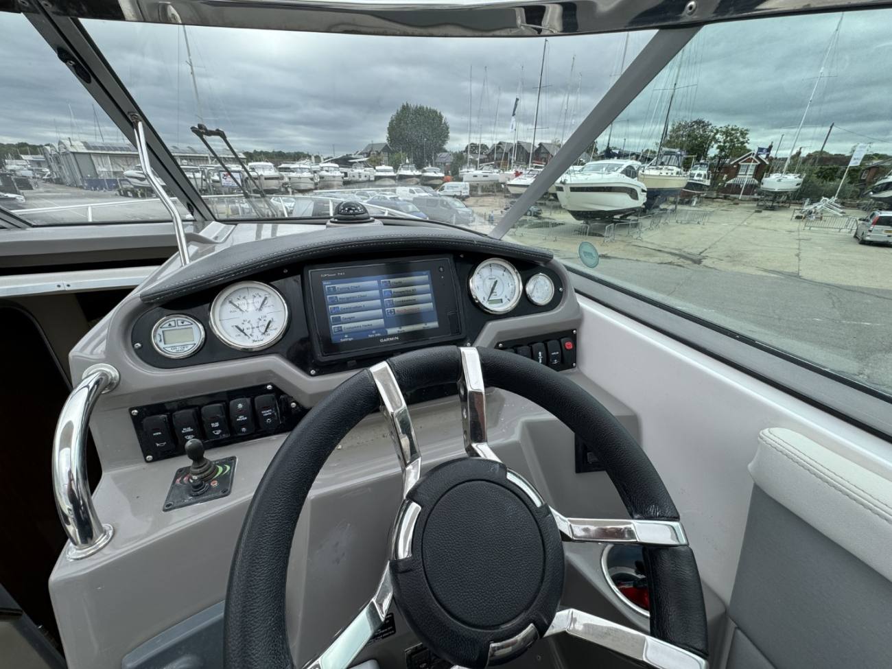 2015 28 Express image 25