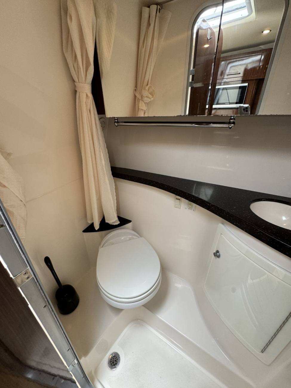 2015 28 Express image 5
