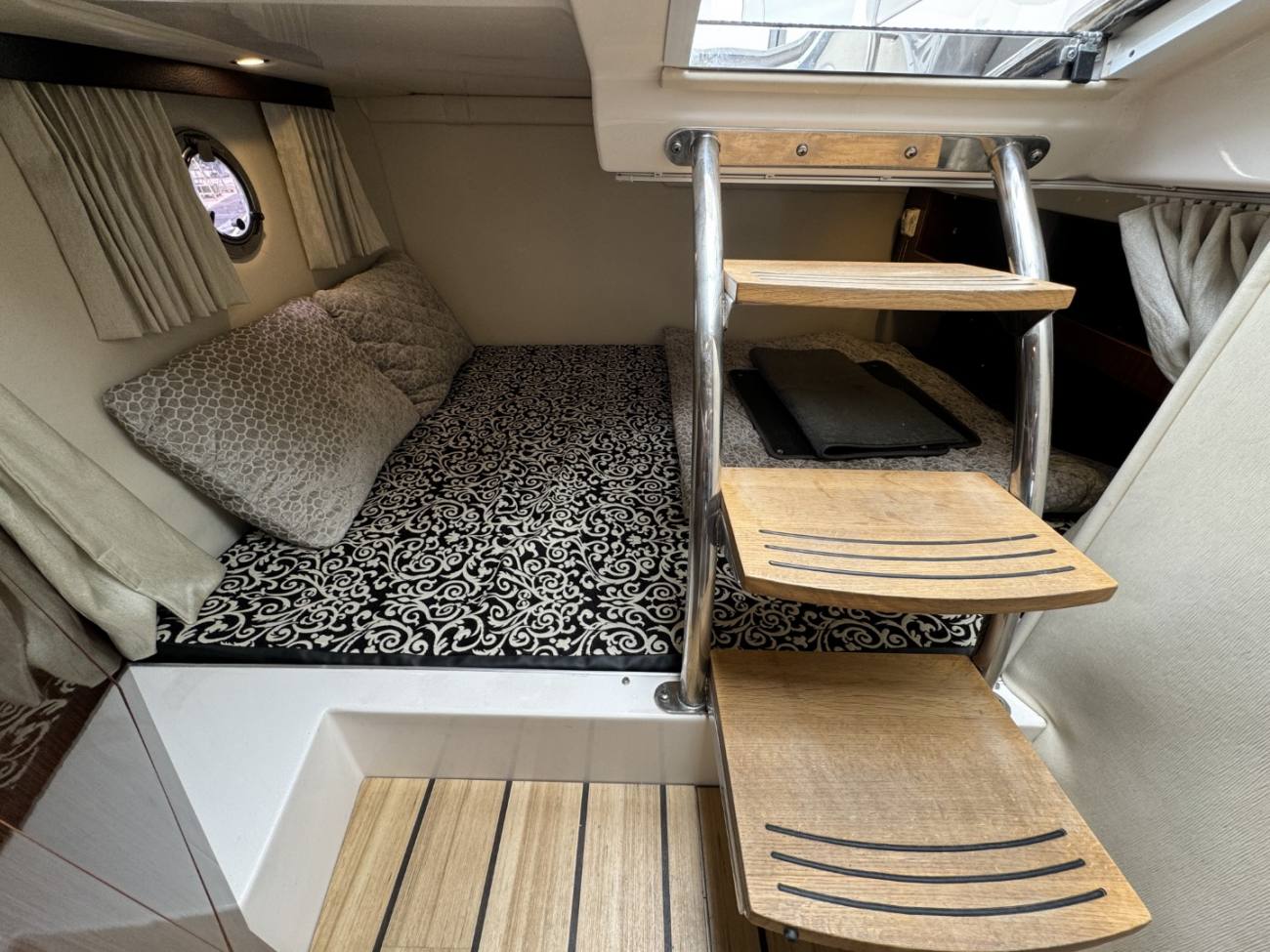 2015 28 Express image 7