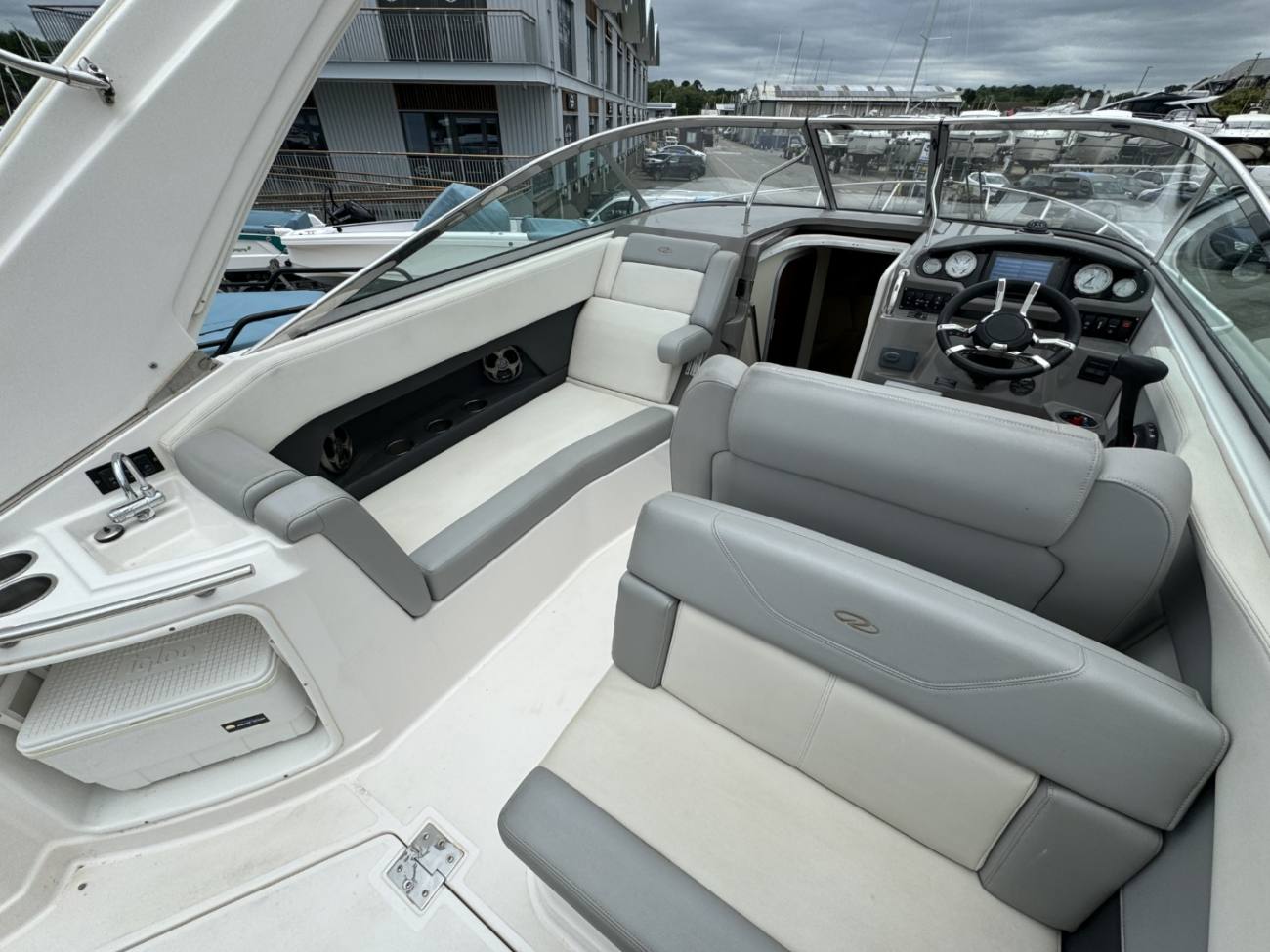 2015 28 Express image 19