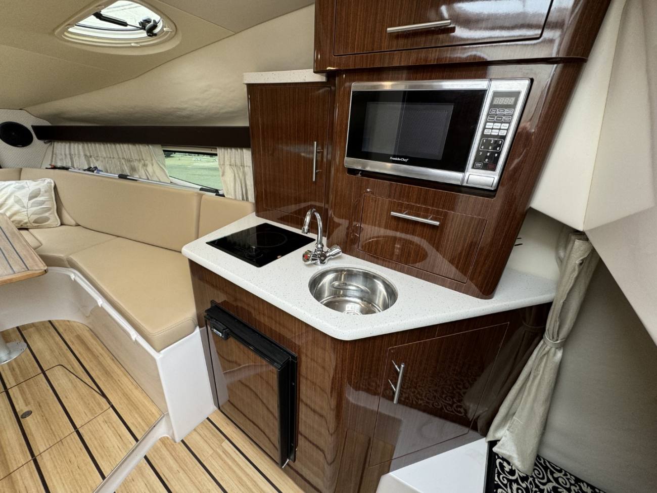 2015 28 Express image 4