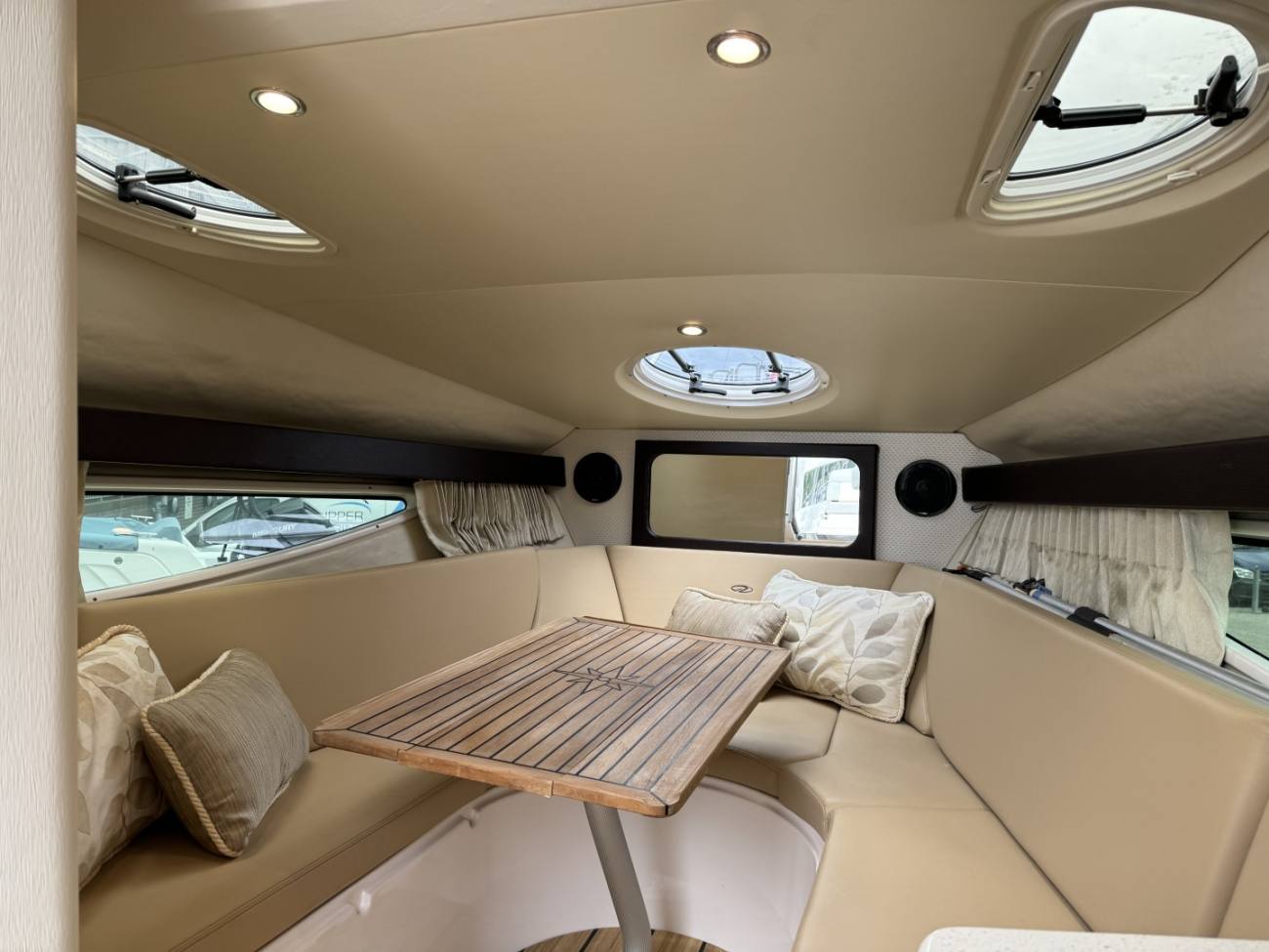 2015 28 Express image 26