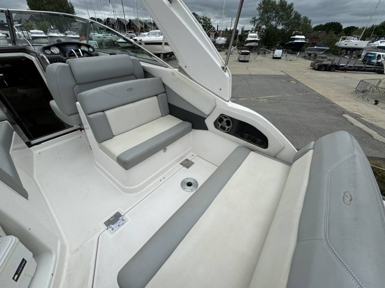 2015 28 Express image 17