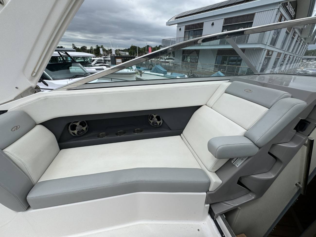 2015 28 Express image 22