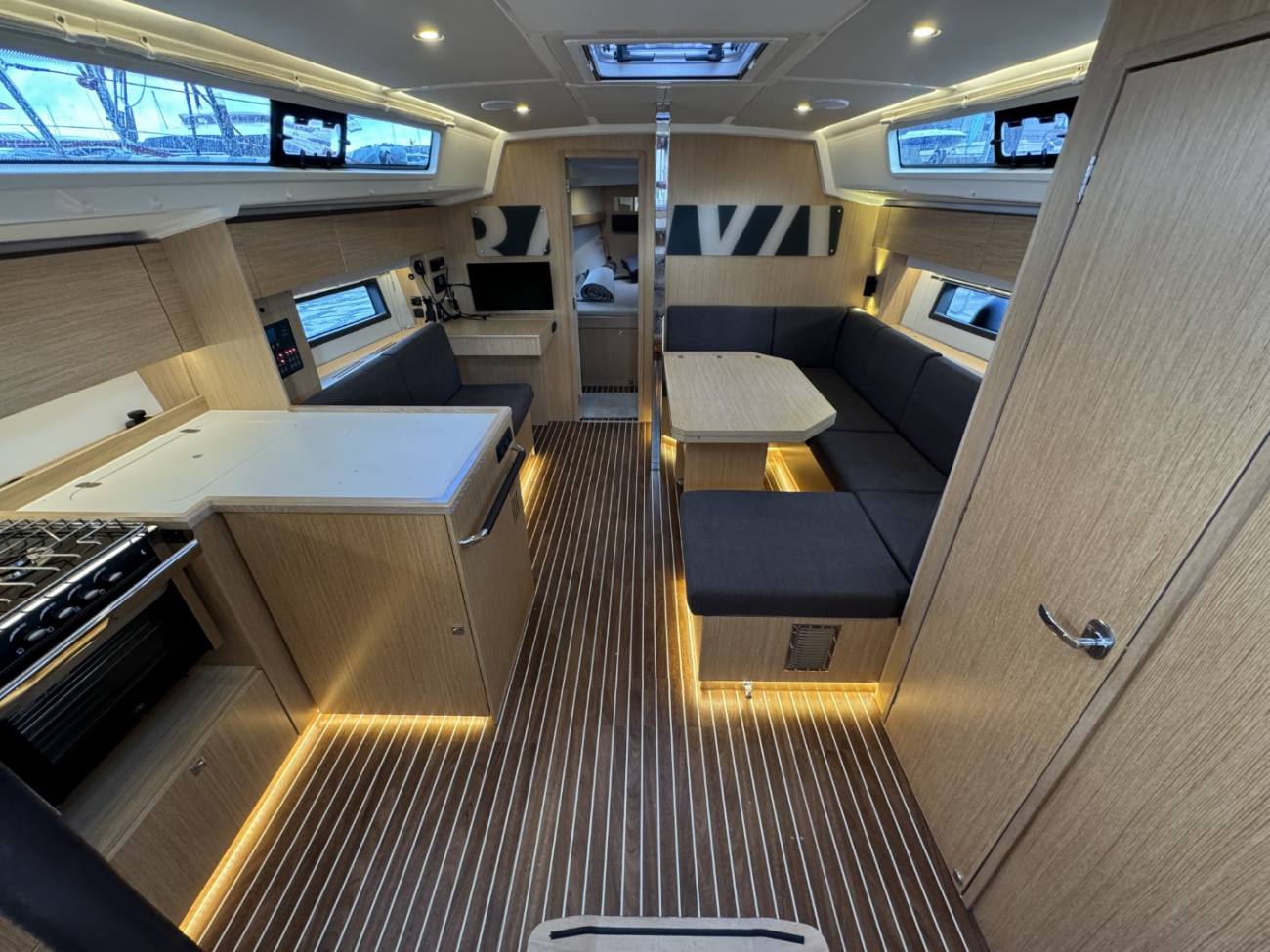 2020 Bavaria C42 image 4