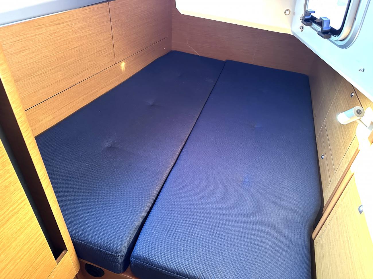 2020 Jeanneau Sun Odyssey 410 image 38