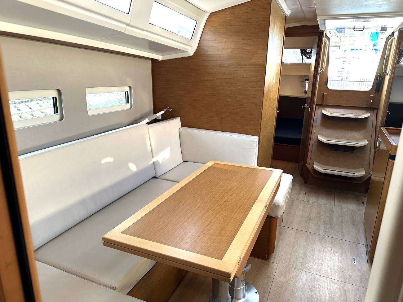 2020 Jeanneau Sun Odyssey 410 image 42