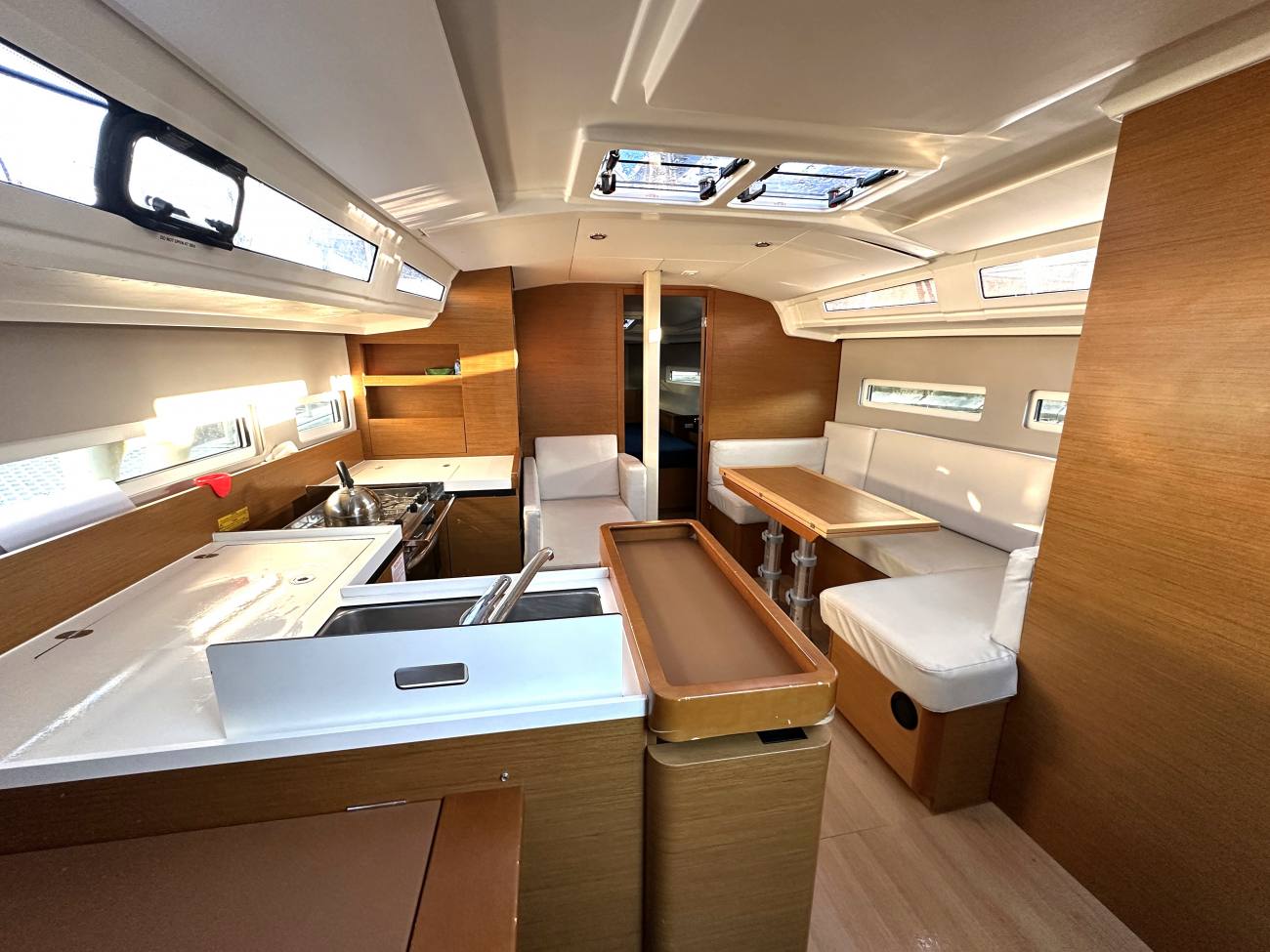 2020 Jeanneau Sun Odyssey 410 image 45