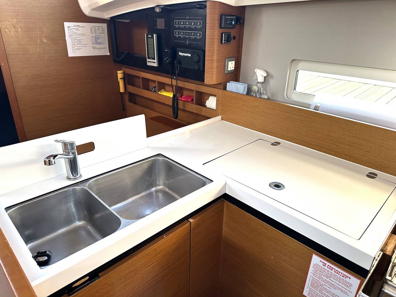 2020 Jeanneau Sun Odyssey 410 image 48
