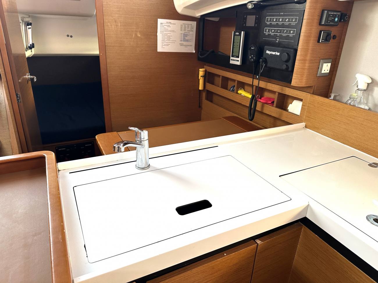 2020 Jeanneau Sun Odyssey 410 image 54