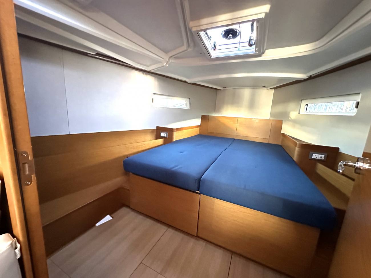 2020 Jeanneau Sun Odyssey 410 image 3