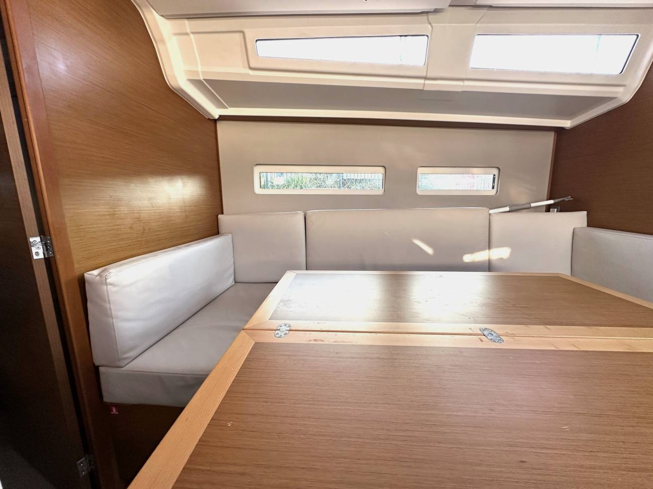 2020 Jeanneau Sun Odyssey 410 image 6